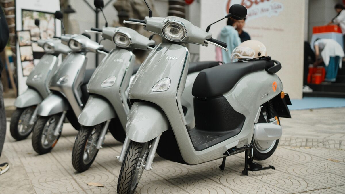 Mua xe máy điện online giá bao nhiêu, có khuyến mãi nhiều không?