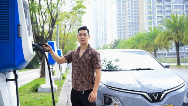 [Infographic] Nhìn vào số dư tài khoản của tài xế công nghệ chạy xe điện, ta thấy ngay tại sao họ lại “chuyển đổi xanh”