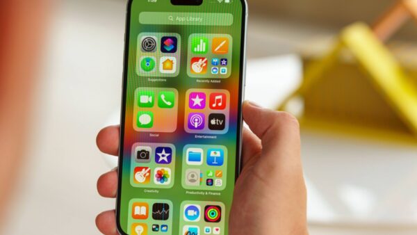 Giá xăng dầu hôm nay 13/4: RON 95, dầu diesel duy trì mức giảm sâu như giá iPhone 15 Plus