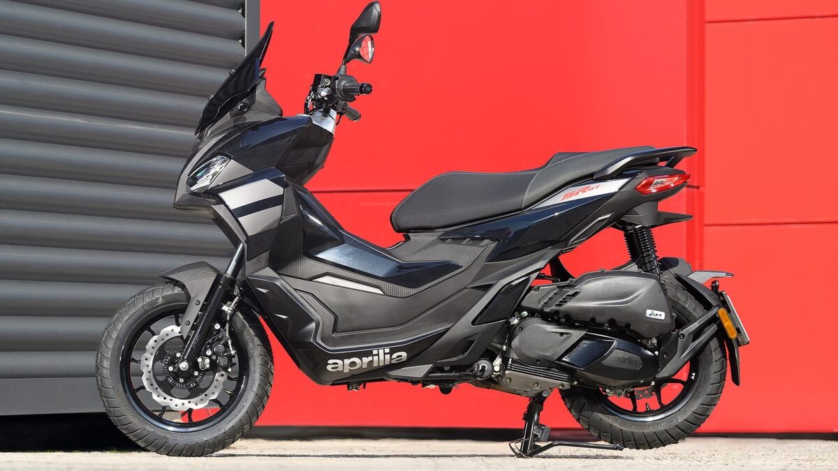 Đối thủ Honda ADV 160 sập giá tại Malaysia, khách Việt ngóng chờ siêu phẩm Aprilia SR GT 200 Sport 2026