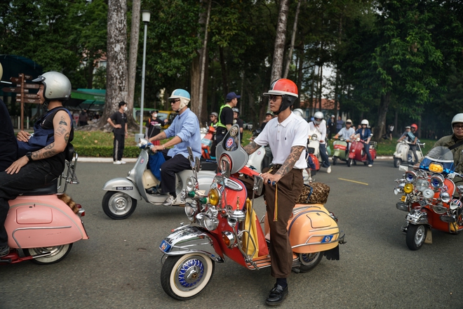 Đi Vespa không đơn giản là “chạy xe”, đó là một kiểu “trình diễn di sản”- Ảnh 16.