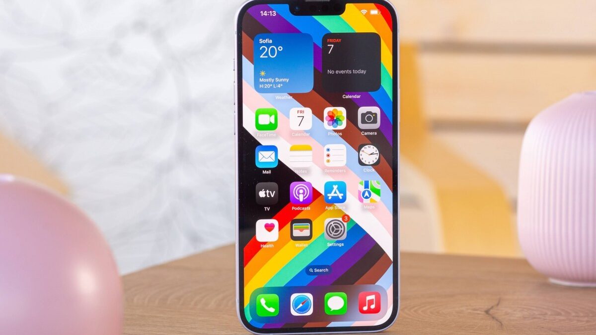 Đây là chiếc iPhone màn to giá rẻ nhất Việt Nam tháng 5, hút khách Việt hơn nhiều iPhone Air