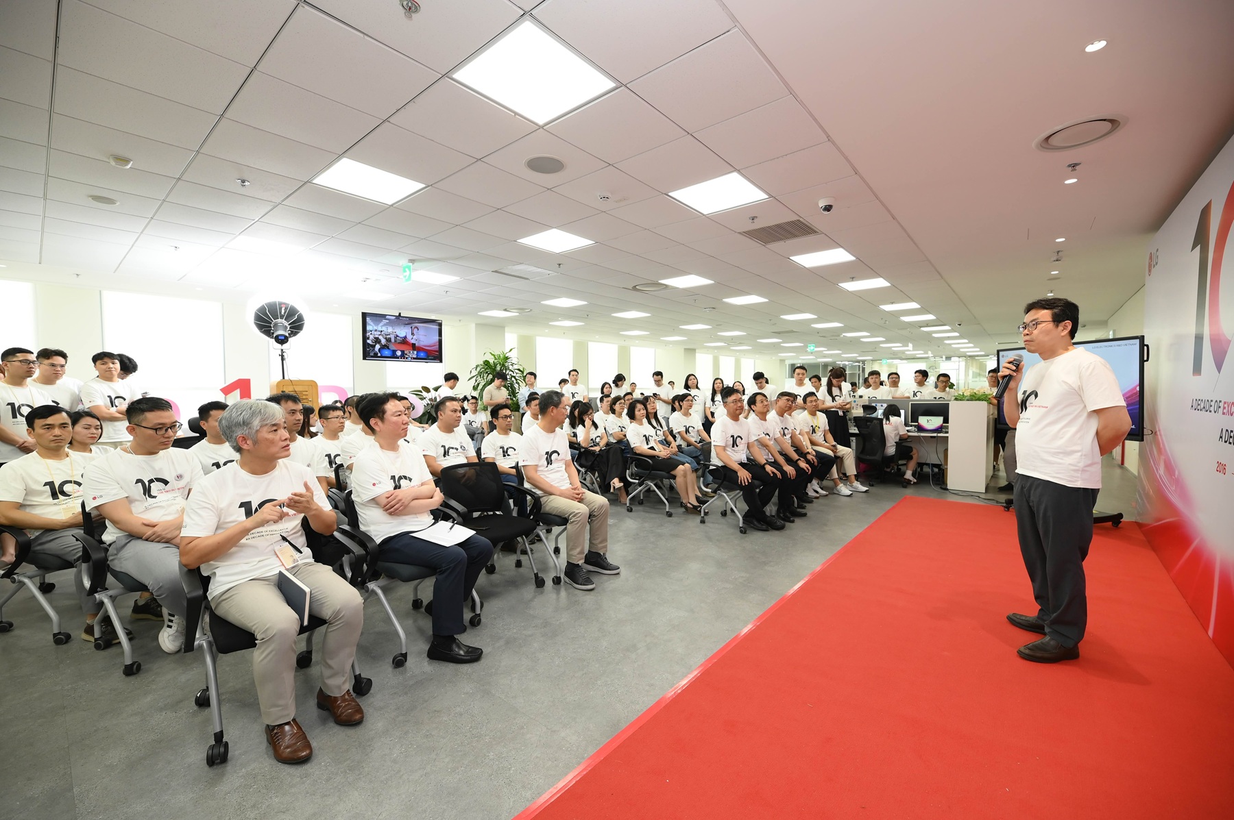 LG kỷ niệm 10 năm phát triển phần mềm ô tô tại Việt Nam - Ảnh 2.