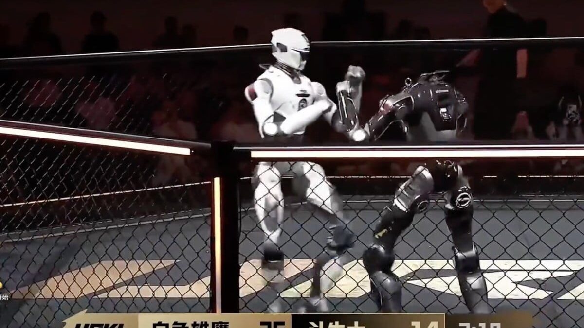 Rợn người màn MMA của robot hình người: Bị đá đứt đầu vẫn lội ngược dòng hạ gục đối thủ, Chân Tử Đan cũng phải giật mình