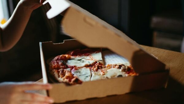 Thanh niên đối mặt 8 năm tù giam vì trò đùa quái gở: Đặt hàng trăm chiếc pizza giao đến các địa chỉ ngẫu nhiên