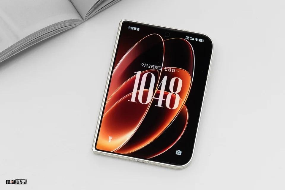 ‘iPhone Ultra’ bất ngờ ra mắt sớm một ngày, nhưng bật ngửa khi chủ nhân lại không phải Apple
