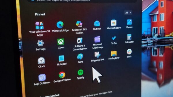 Windows 11 gặp lỗi khiến người dùng bối rối: Con trỏ bỗng phóng to, Defender liên tục tắt, Microsoft đang điều tra