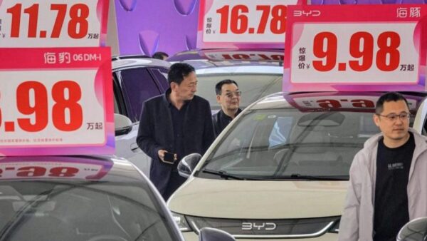 Thống kê cho thấy xe điện giữ giá không phụ thuộc vào chiếc xe, mà vào việc hãng có còn ở lại thị trường hay không