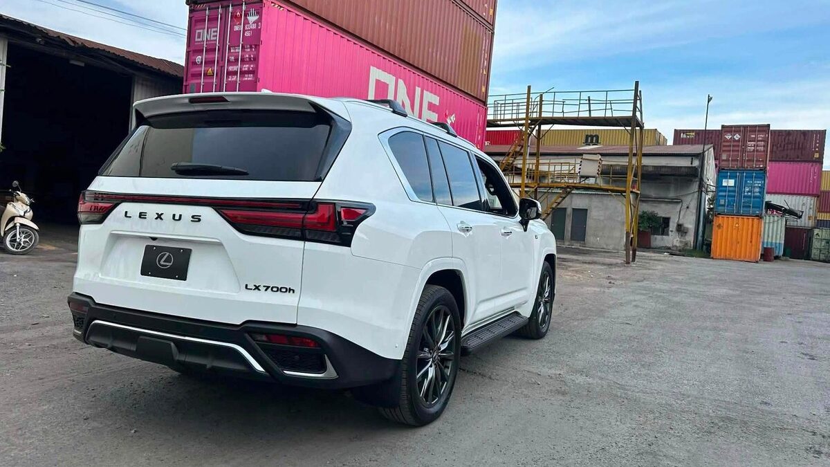 Lexus LX hybrid xuất hiện tại Việt Nam