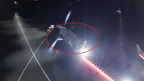 Sự thật trần trụi phía sau màn trình diễn xe bay hào nhoáng của tỷ phú Elon Musk: Chiếc “xe bay” phải chăng chỉ là một vỏ bọc trống rỗng?