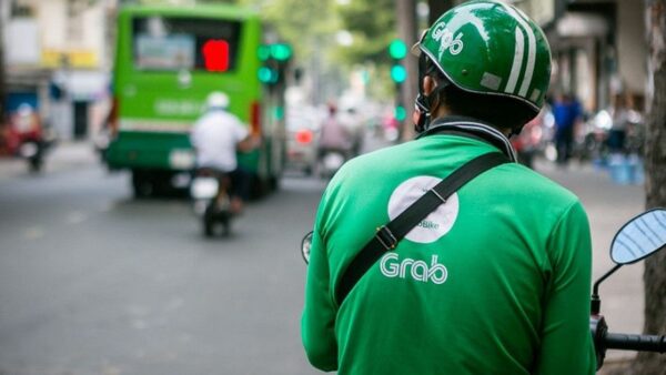 Từ 22/10/2026, Grab tự động ghi âm mọi chuyến xe ban đêm, khách không thể tắt