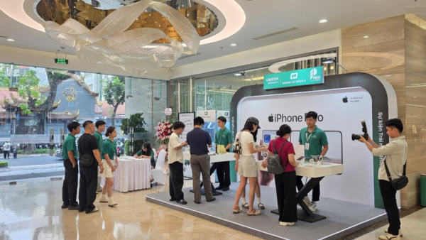 Sôi động không khí trải nghiệm iPhone Duo cùng Hoàng Hà Mobile tại 3 trung tâm thương mại Vincom